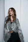 Blusa Tule Decote Manga Longa Zebra