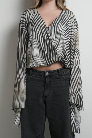 Blusa Tule Decote Manga Longa Zebra