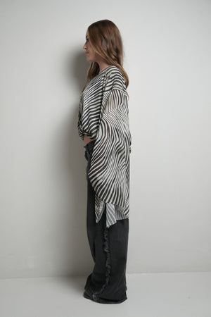 Blusa Tule Decote Manga Longa Zebra