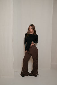 Calça Ilhós Suede