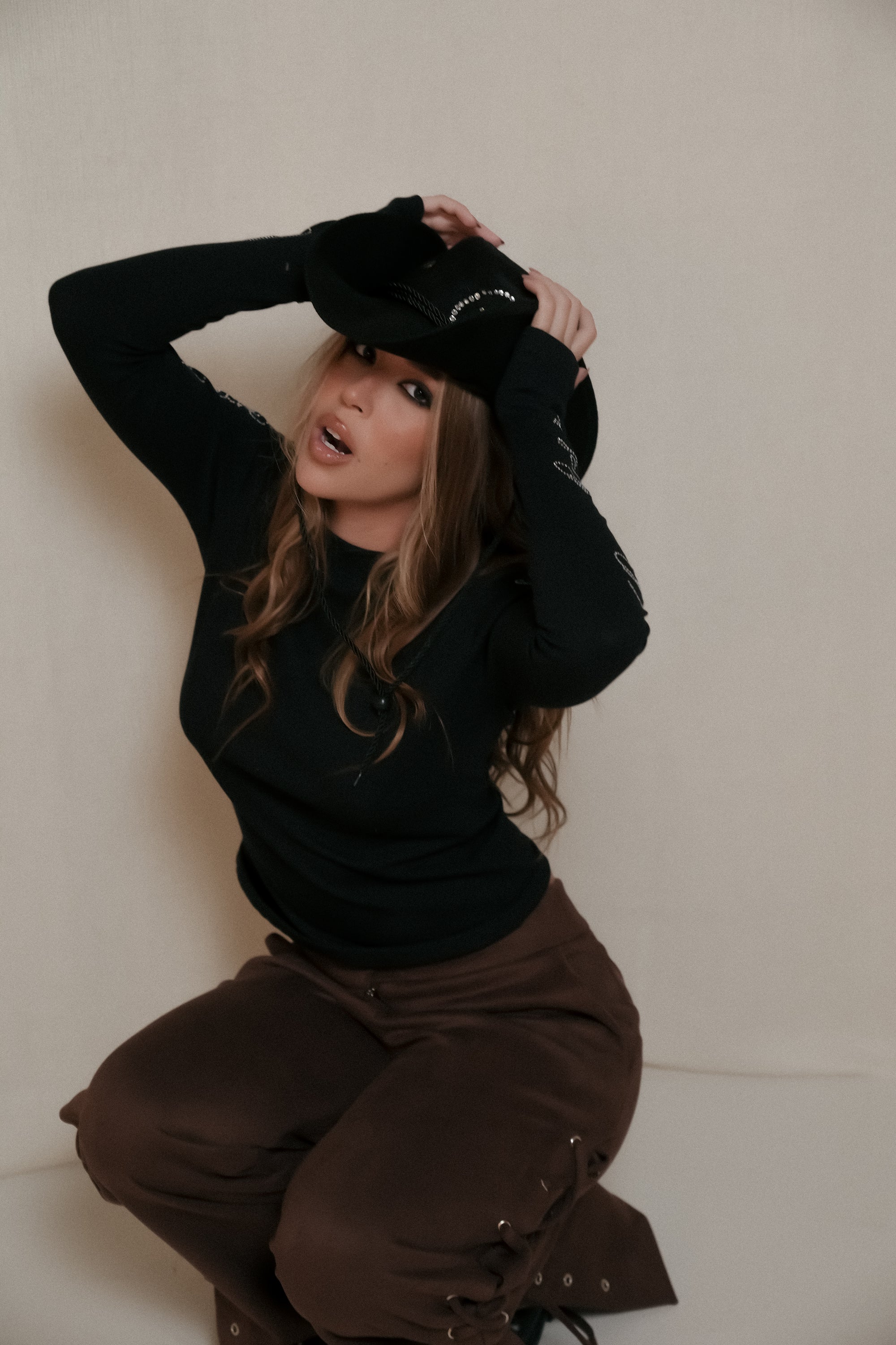 Calça Ilhós Suede